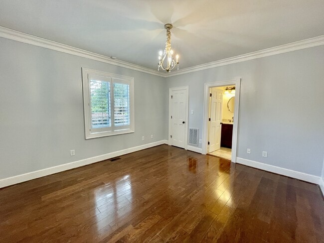 Building Photo - 4 Bed, 4 And A Half Bath Nest In Haymount