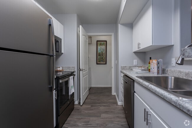 2BR, 1BA - 889 SF - Port Royale