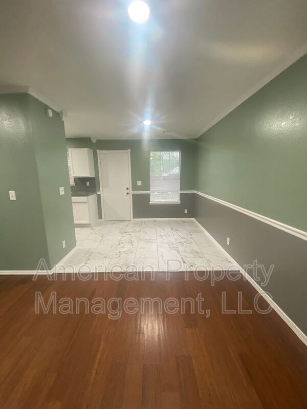 Building Photo - 6318 S Newport Ave