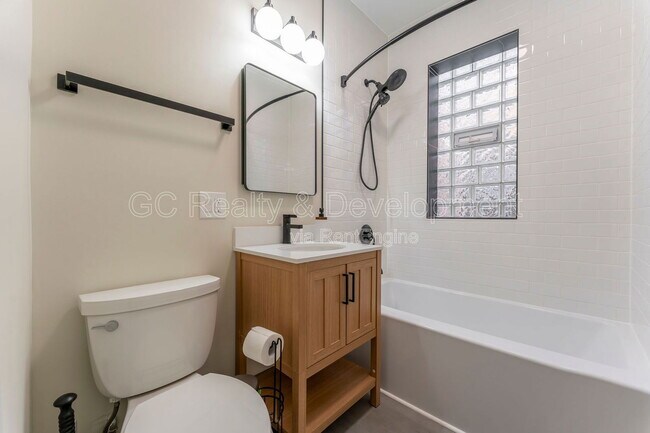 Building Photo - 5737 N Washtenaw Ave