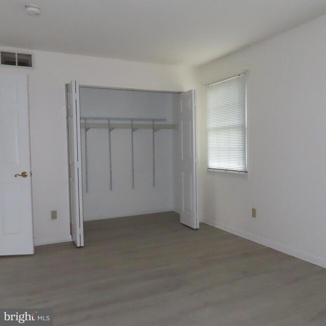 Building Photo - 11 Beacon Ct