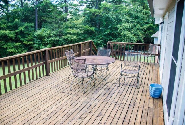 Building Photo - 11 Henry Ct