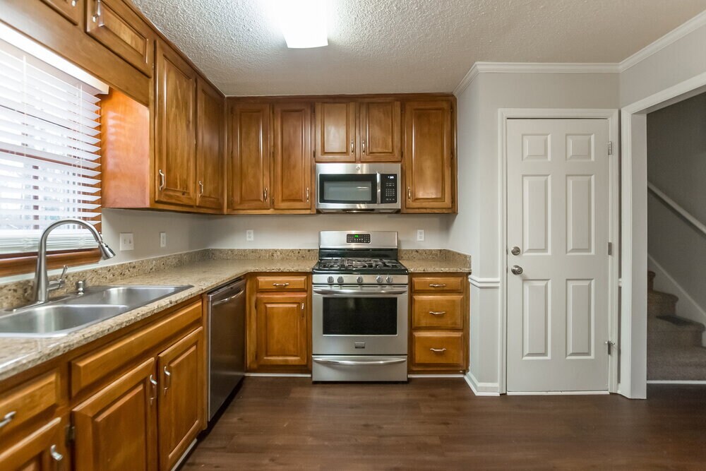 Building Photo - 2715 Horseshoe Creek Dr