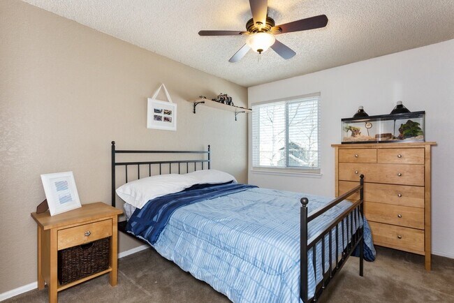 Building Photo - 4 BED 3 BATH HOME IN FOX HILL!