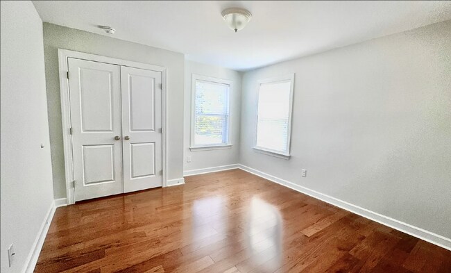 Building Photo - Charming 3-Bed End-Unit Townhome in Apex!