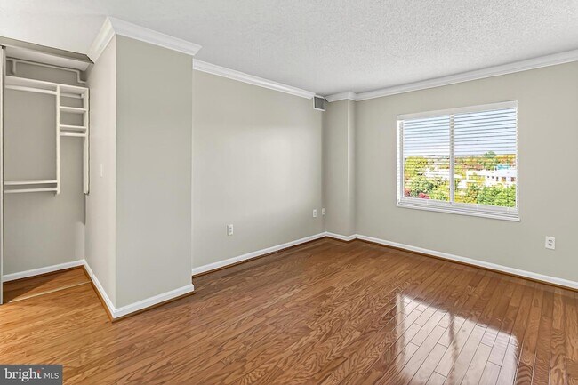 Building Photo - 2151 Jamieson Ave