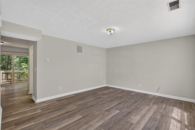 Building Photo - 3 Bedroom End Unit Townhouse