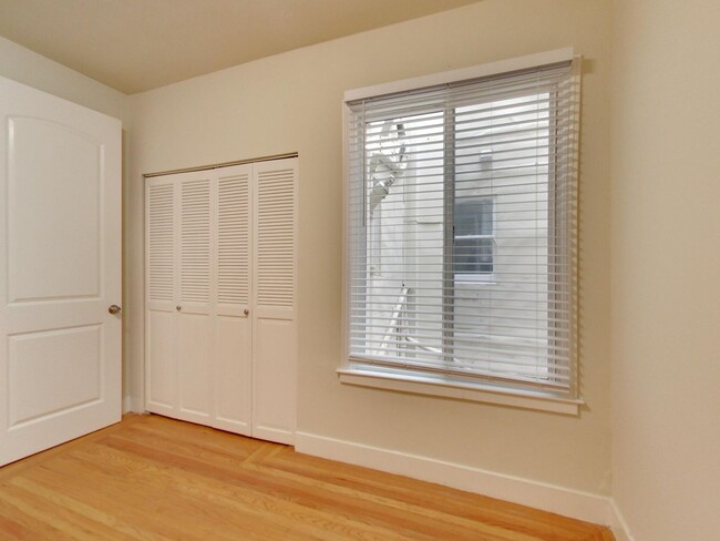 Building Photo - Remodeled 3 Bedroom in Nob Hill!!