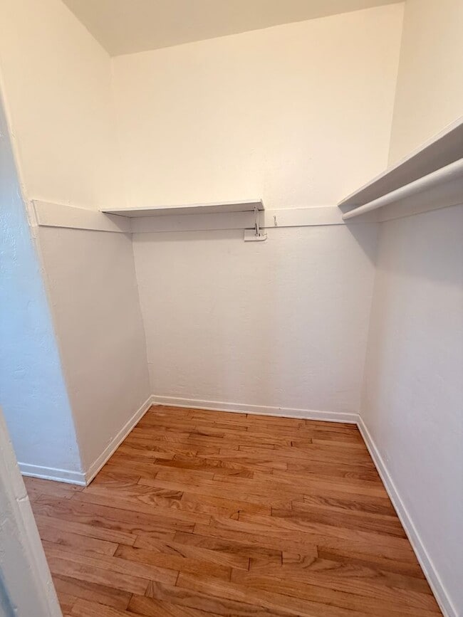 Building Photo - Cute 1 Bedroom 1 Bathroom Long Beach Apartment For Rent!