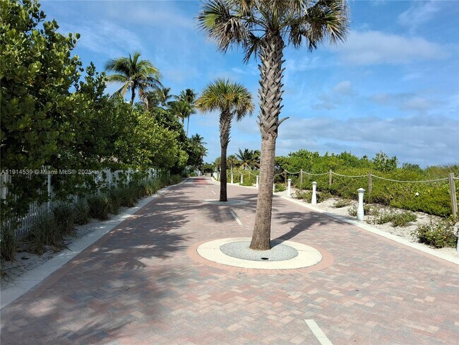 Building Photo - 5161 Collins Ave