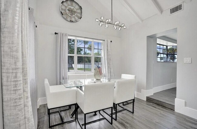 Building Photo - 502 Rambling Dr Cir