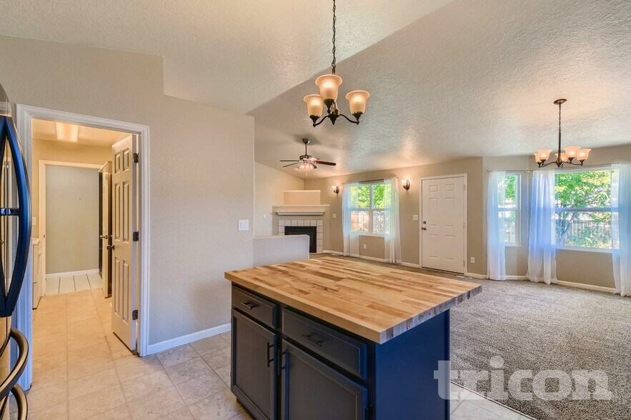 Building Photo - 115 N 42nd Ave