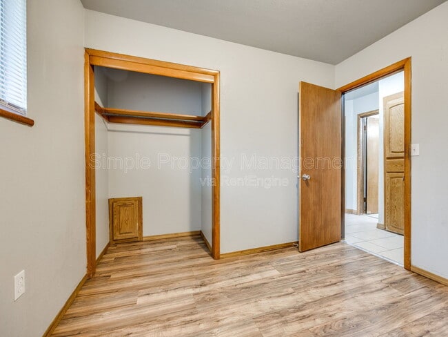 Building Photo - 1802 S Dille Ave