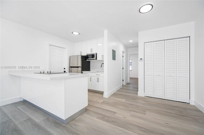 Building Photo - 2641 SW 29th Ct