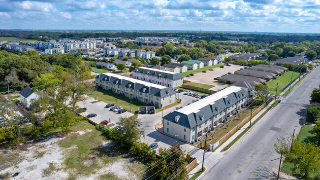 Building Photo - The Addison At Waco