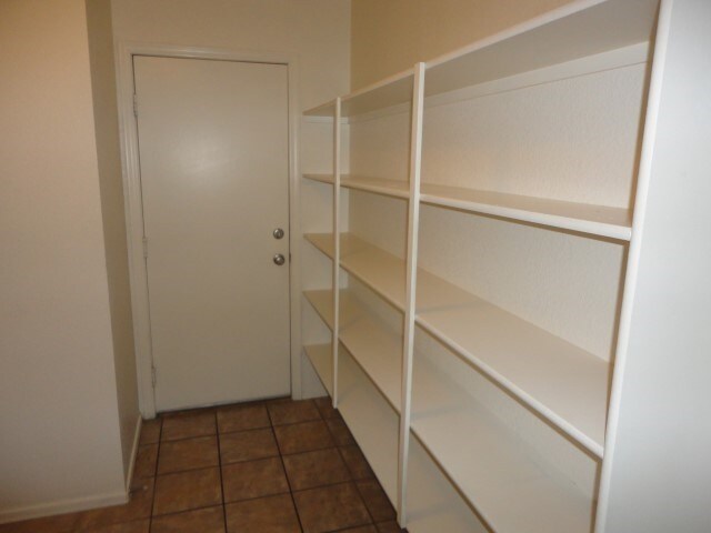Building Photo - 1425 N Thunderbird Ave