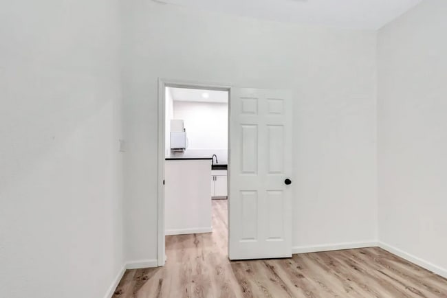 Building Photo - Renovated and full of character, this 3-bedroom, 1-bath apartment, We accept section 8