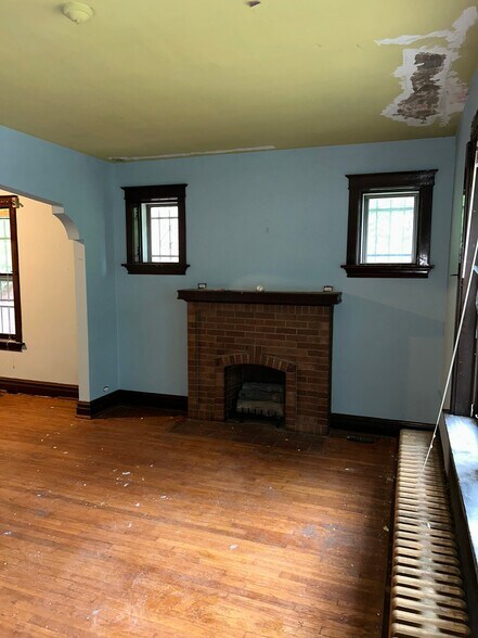 Building Photo - 4845 Anderson Ave