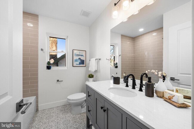 Building Photo - 705 Preston Ave