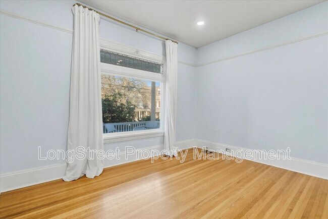 Building Photo - 2338 NW Hoyt St