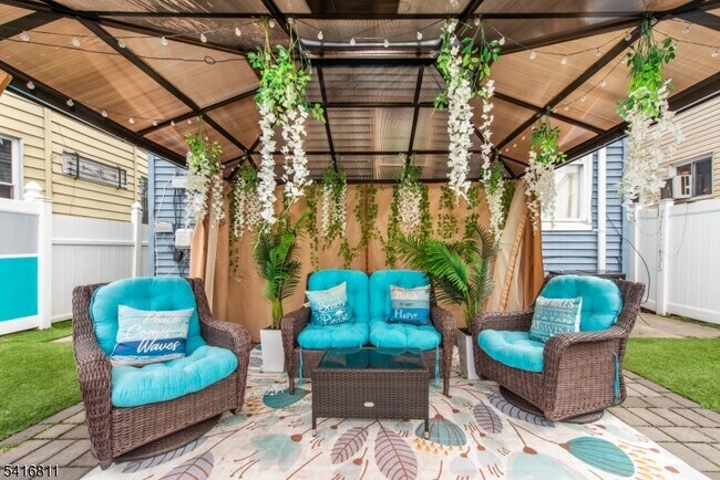 Building Photo - 59 Ellington St