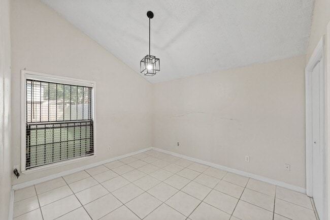 Building Photo - 6627 Misty Dale Dr