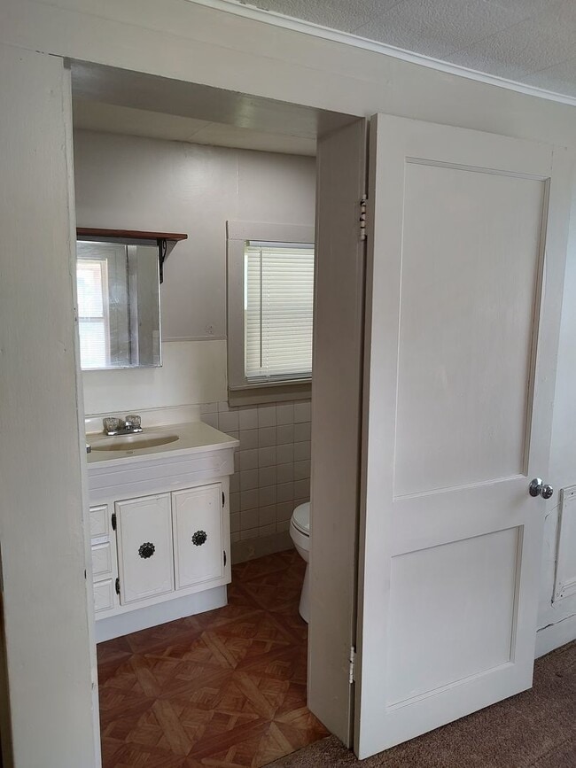 Building Photo - Charming 1-Bedroom Rental in the Heart of ...