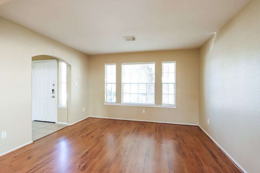 Building Photo - 2610 Heather Knoll Dr