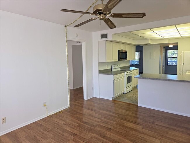 Building Photo - 5080 Locust St NE