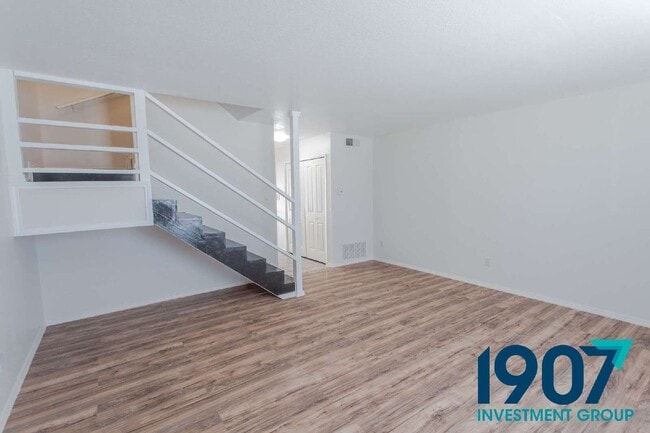 Building Photo - 611 Sinclair Dr