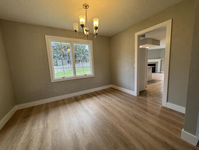 Building Photo - 1504 W Highpoint Cir