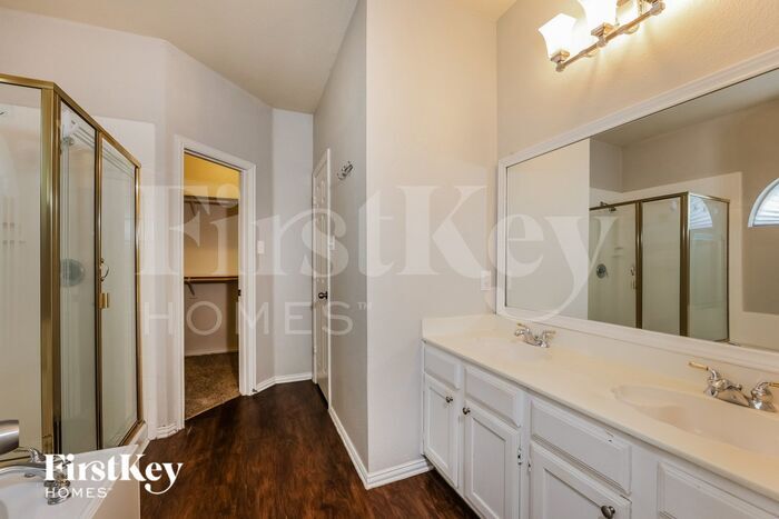 Building Photo - 5945 Iris Dr