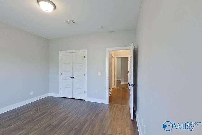 Building Photo - 8008 Shadesbrook Dr