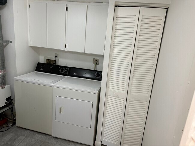 Building Photo - 142 Palm Dr