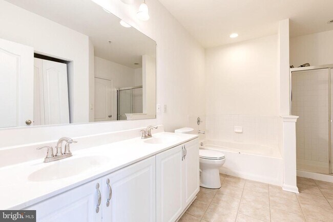 Building Photo - 400 Symphony Cir