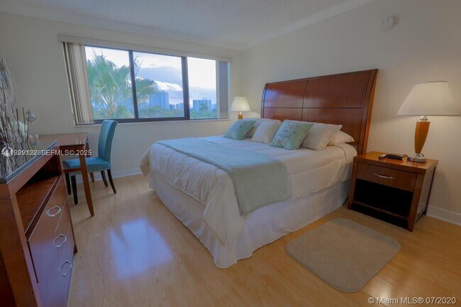 Building Photo - 301 Golden Isles Dr