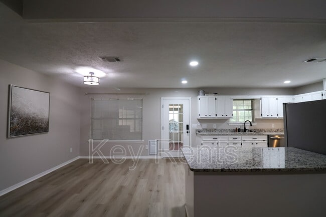 Building Photo - 9001 Thompson Dr