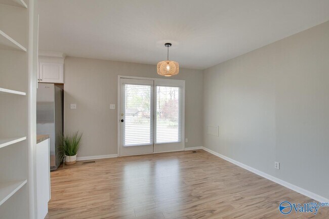 Building Photo - 803 Mead Rd NE