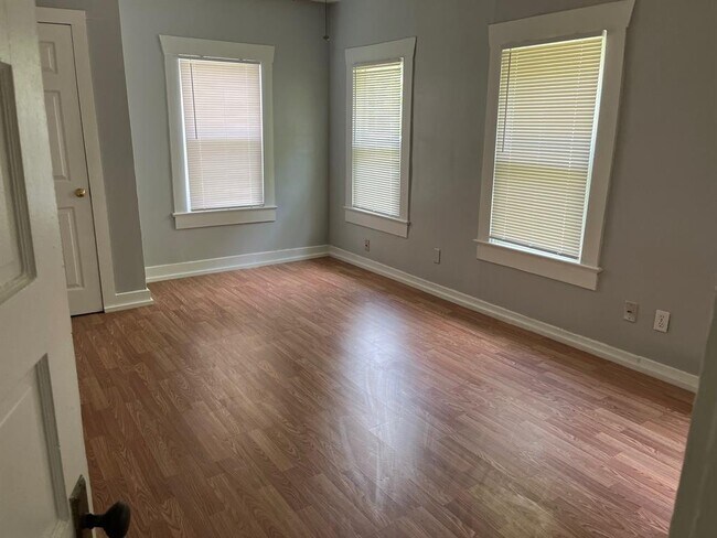 Building Photo - 2518 Waller St