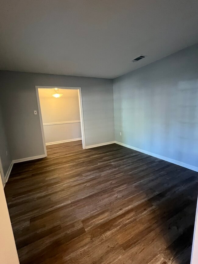 Building Photo - 30447 Parkview Dr