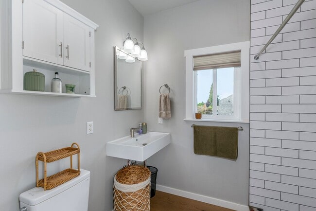 Building Photo - 431 Ave F