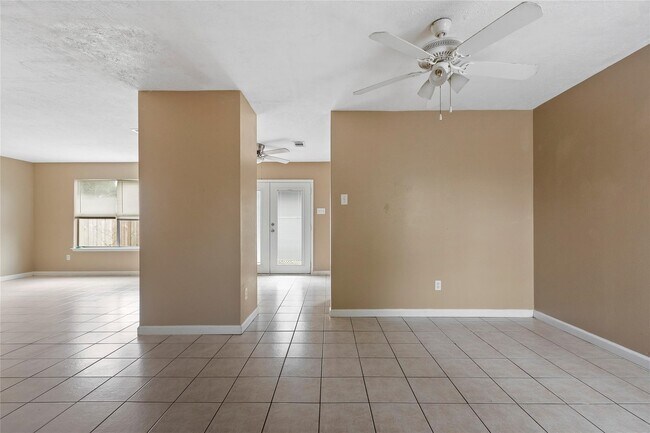 Building Photo - 7411 Village Lake Dr