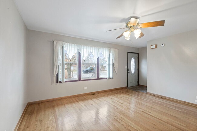 Building Photo - 933 Ridge Ave