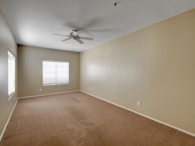 Building Photo - 3 bd 2 bth 2120 sq ft in stonehaven in sco...