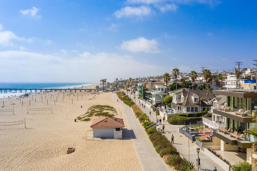 Building Photo - 716 The Strand