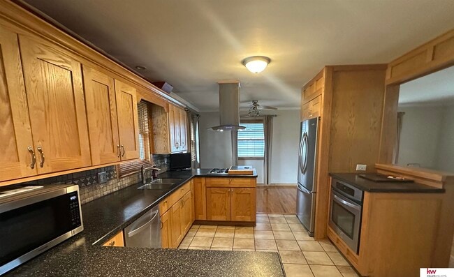 Building Photo - 5010 Castelar St