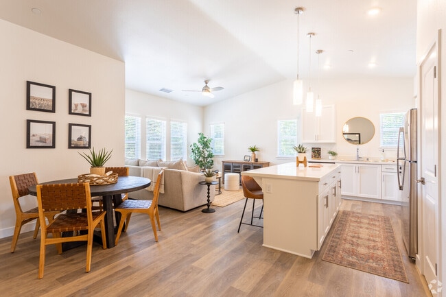 Abundant natural light - Twin Creeks