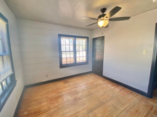 Building Photo - 2324 28th St