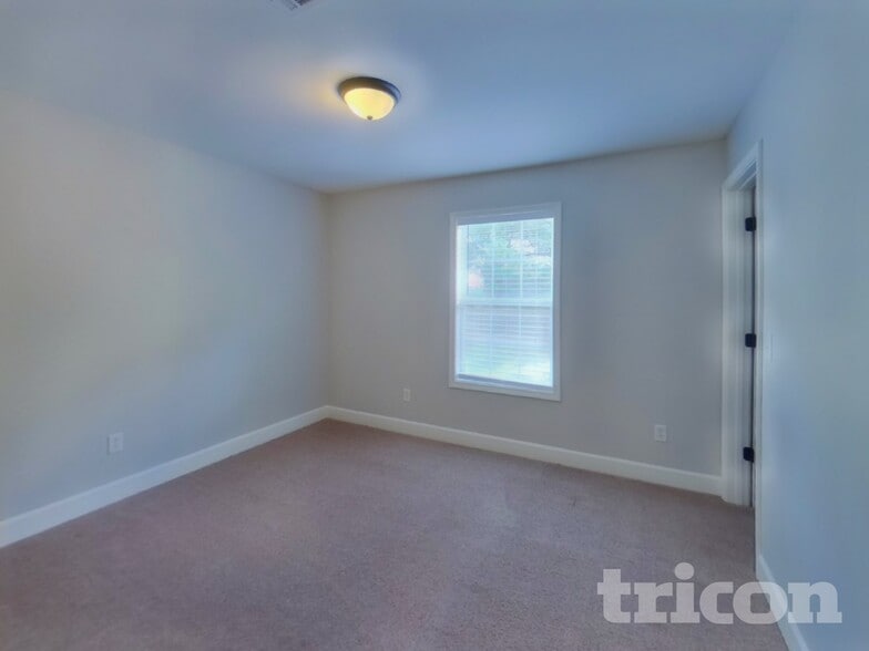 Building Photo - 1940 Portway Rd