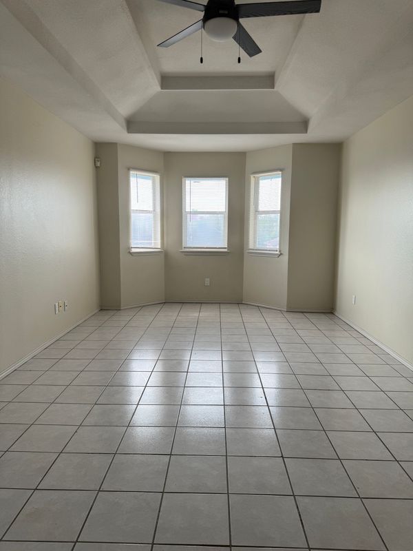 Building Photo - 1802 Oasis Dr